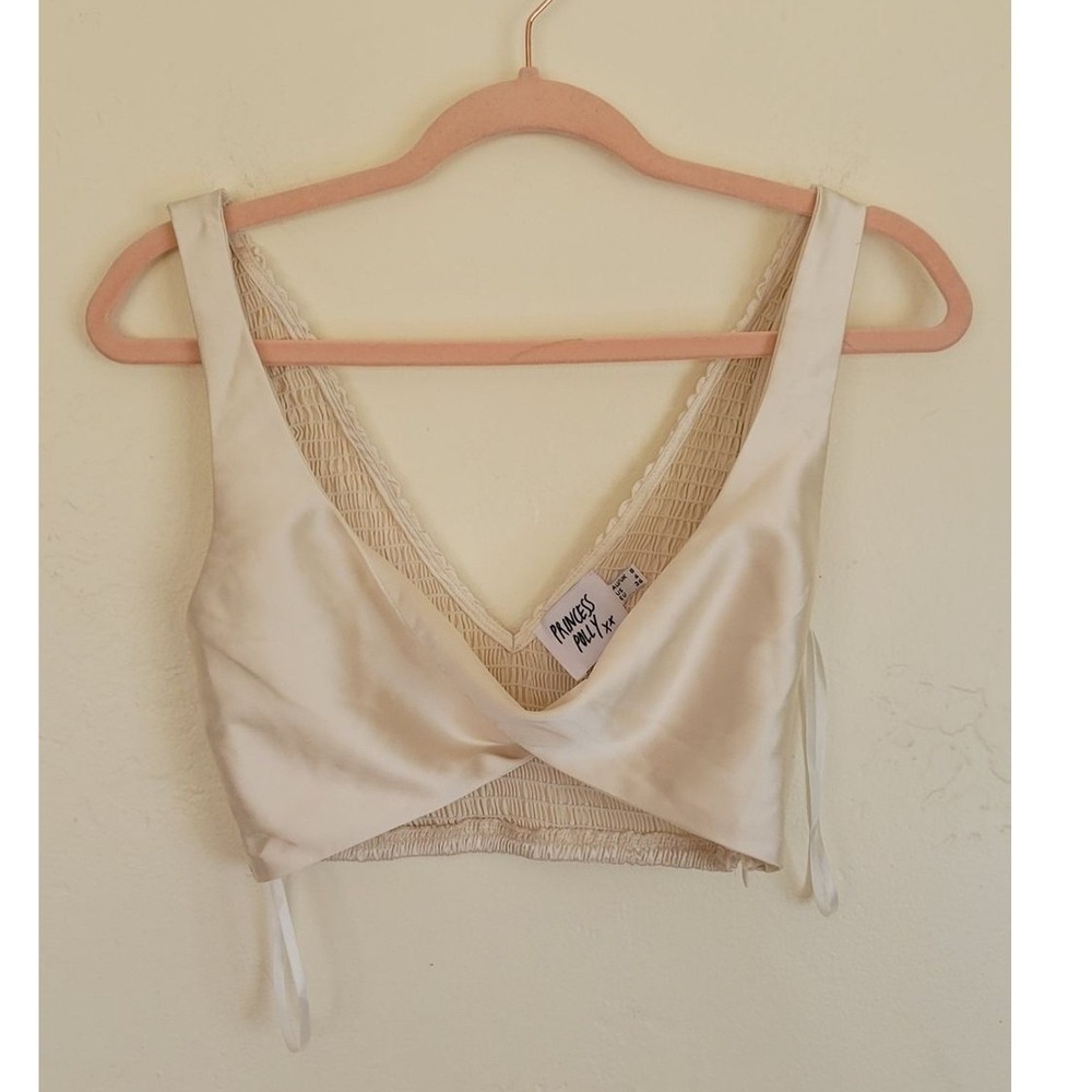 Princess Polly XX Cream Satin Cropped V-Neck Tank Size 4 Women.